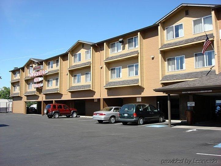 Clackamas Inn And Suites מראה חיצוני תמונה