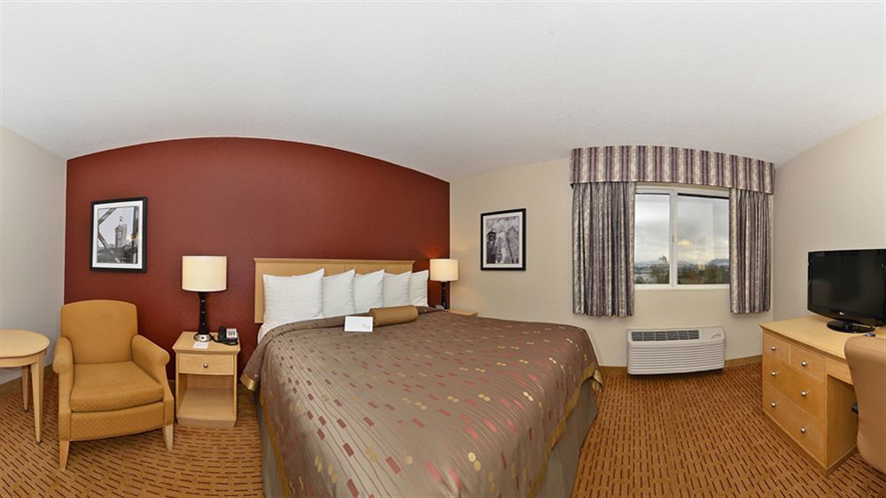 Clackamas Inn And Suites מראה חיצוני תמונה