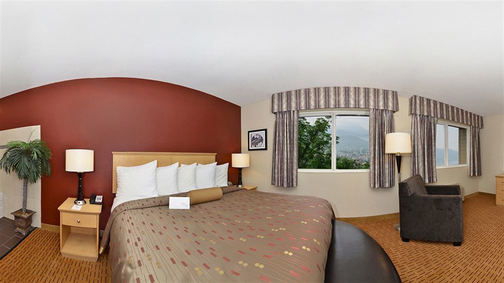 Clackamas Inn And Suites מראה חיצוני תמונה