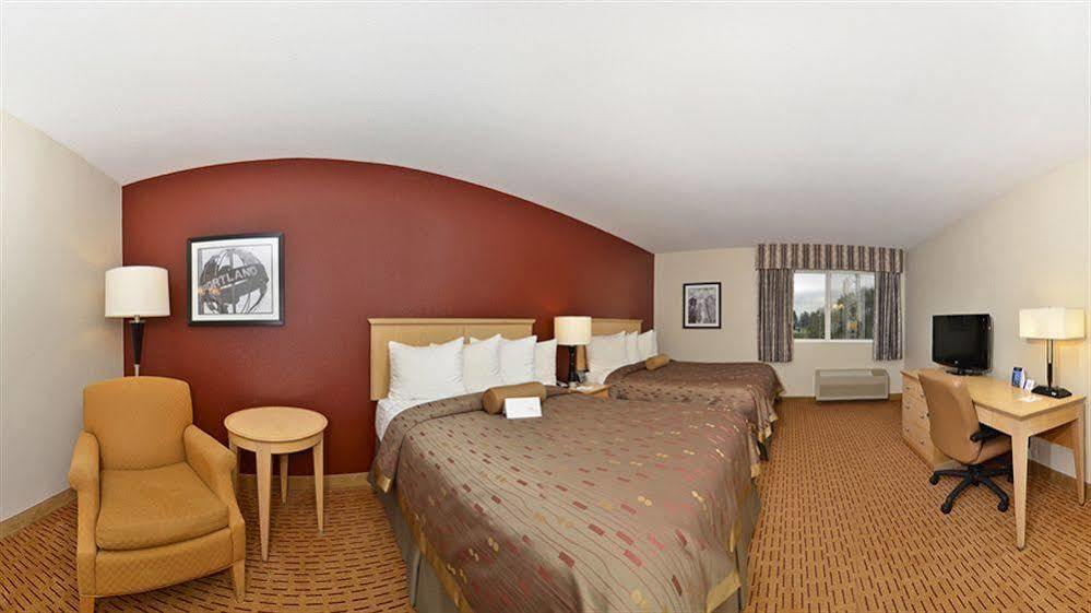 Clackamas Inn And Suites מראה חיצוני תמונה