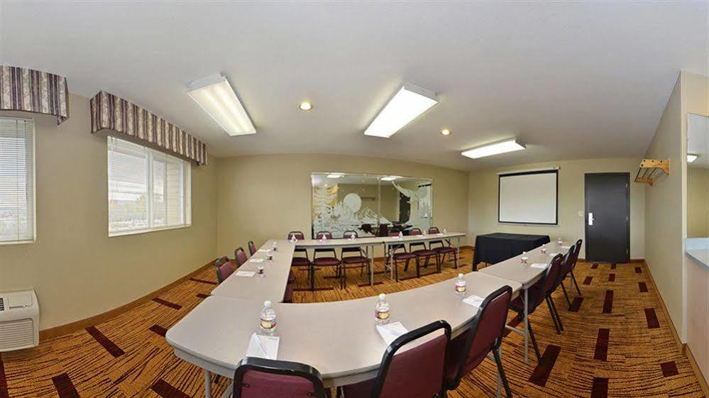 Clackamas Inn And Suites מראה חיצוני תמונה