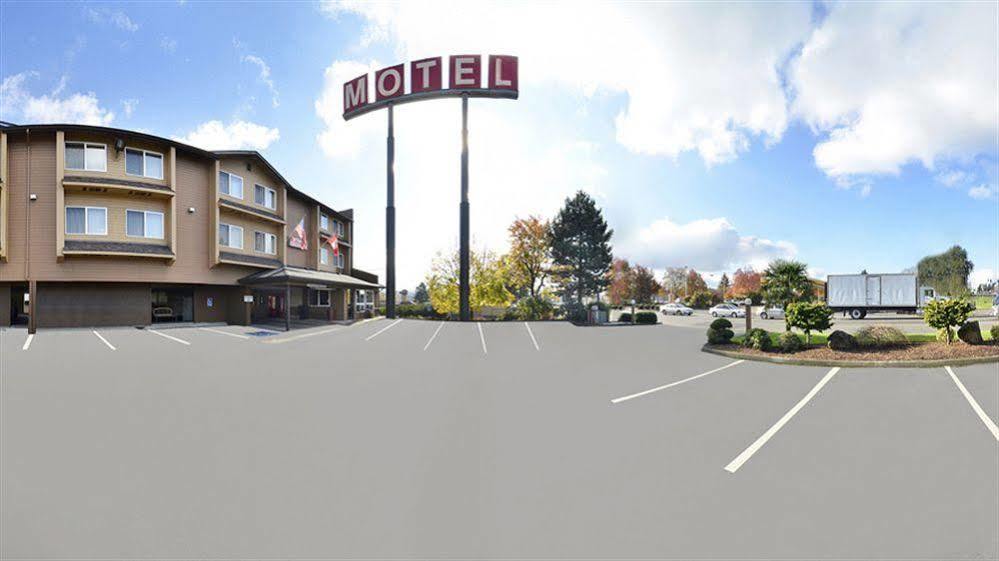 Clackamas Inn And Suites מראה חיצוני תמונה