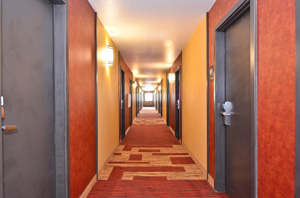 Clackamas Inn And Suites מראה חיצוני תמונה